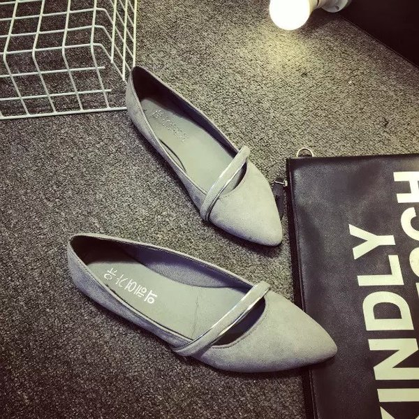 Γυναικεία παπούτσια με λουράκι σε διάφορα χρώματα