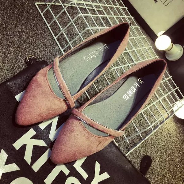 Γυναικεία παπούτσια με λουράκι σε διάφορα χρώματα