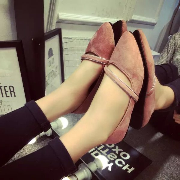 Γυναικεία παπούτσια με λουράκι σε διάφορα χρώματα