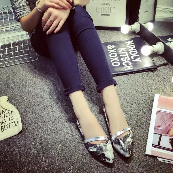 Γυναικεία παπούτσια με λουράκι σε διάφορα χρώματα