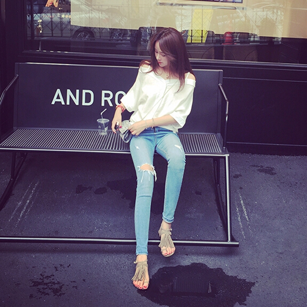 Небрежни пролетни сини дамски дънки 