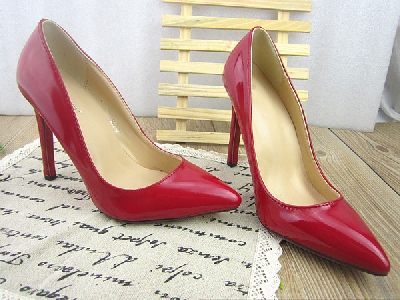 Дамски официални лачени обувки на висок ток със заострена предна част в различни цветове