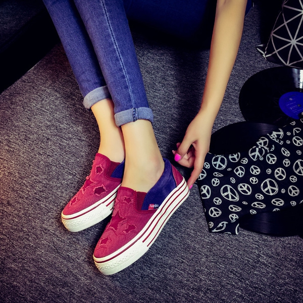 Дамски спортни мокасини подходящи за дънково облекло в ежедневието