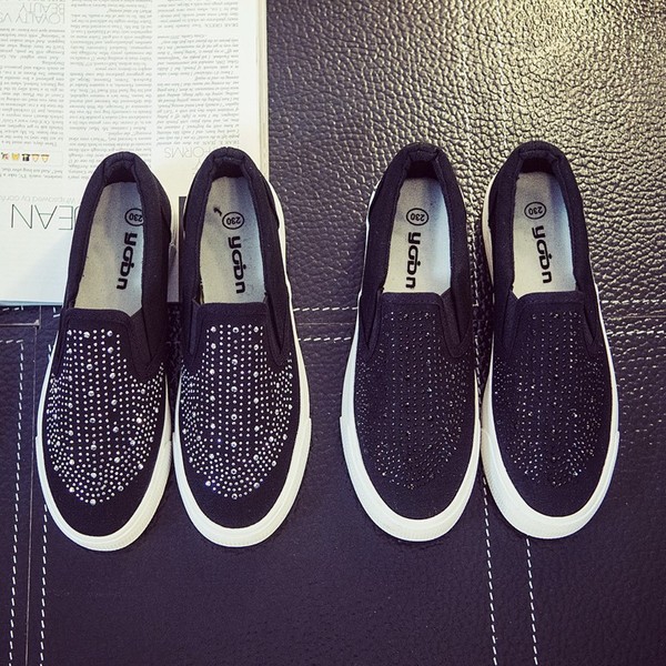 Дамски ежедневни черни мокасини с капси на лека платформа