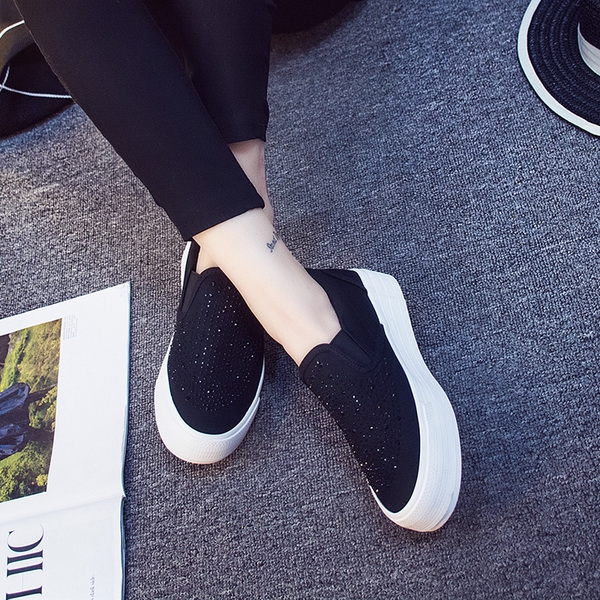 Дамски ежедневни черни мокасини с капси на лека платформа