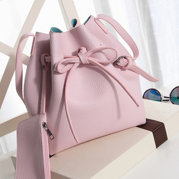 Дамска чанта удобна с връзка и малко портмоне