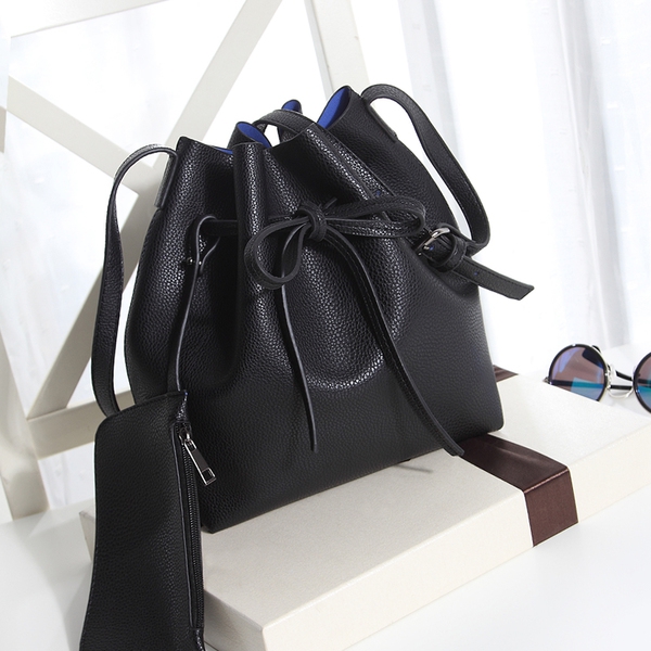 Дамска чанта удобна с връзка и малко портмоне