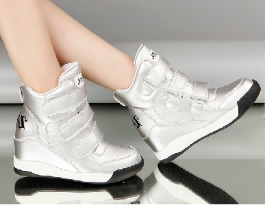 Γυναικεία αθλητικά παπούτσια με εσωτερική  πλατφόρμα - 8 μοντέλα