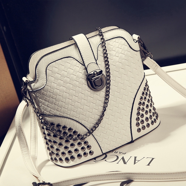 Дамска чанта с пулчета