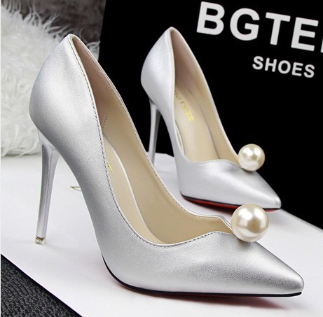   Γυναικεία επίσημα παπούτσια σε τέσσερα χρώματα - μαύρο άσπρο γκρι κόκκινο