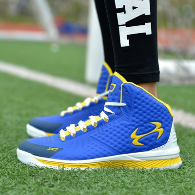 Παπούτσια μπάσκετ σε έξι χρώματα