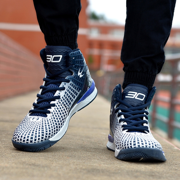 Παπούτσια μπάσκετ σε έξι χρώματα