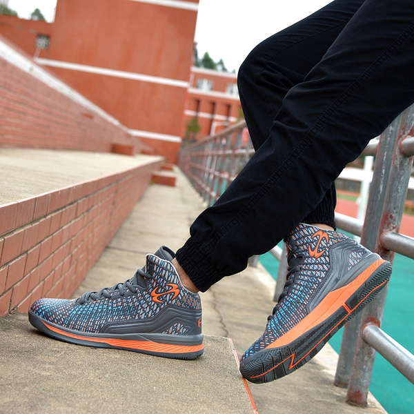 Παπούτσια μπάσκετ σε έξι χρώματα