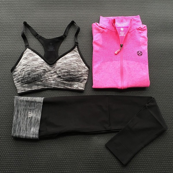 Дамско облекло за йога от 3 части: различни модели и цветове