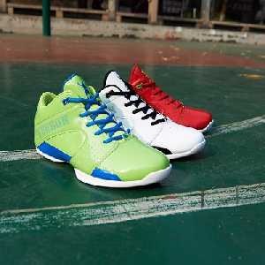 Баскетболни обувки-бели червен зелени