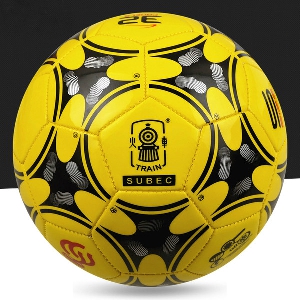 Различни модели футболни топки подходящи за деца, тренировка и за училище 