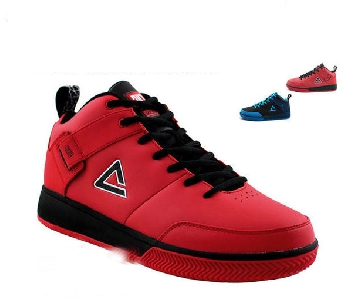 Сини и червени баскетболни обувки