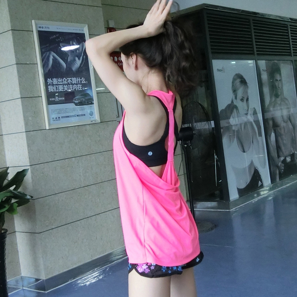 Дамски спортен потник с изрязан гръб