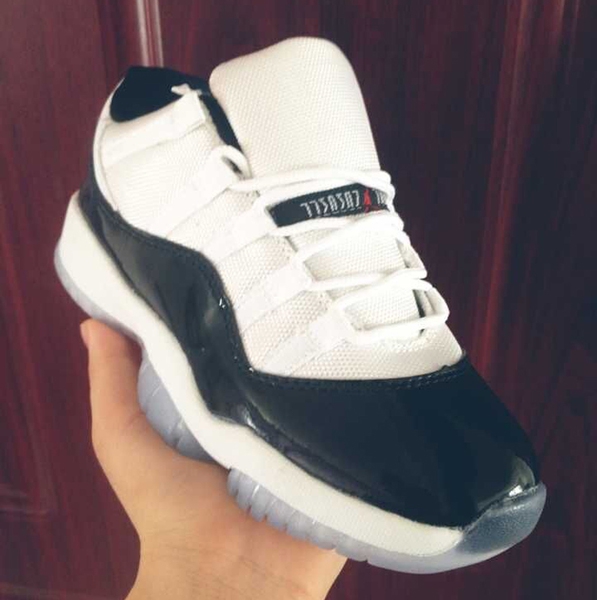 Мъжки и дамски баскетболни обувки черни и бели