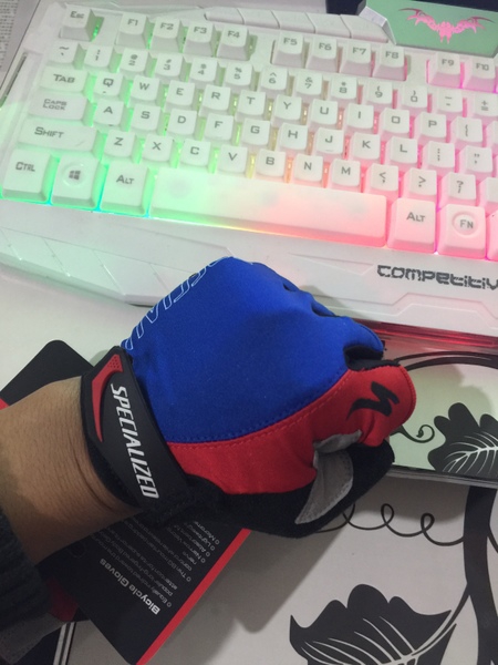 Ръкавици за колоездене - различни модели и цветове