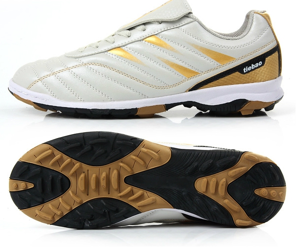 Топ модели футболни обувки - черни, зелени, сини - за тийнейджъри, мъже и жени