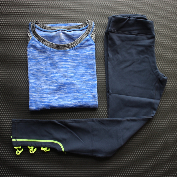 Дамски спортен екип: клин и блуза