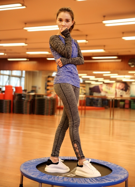 Дамски спортен екип: клин и блуза