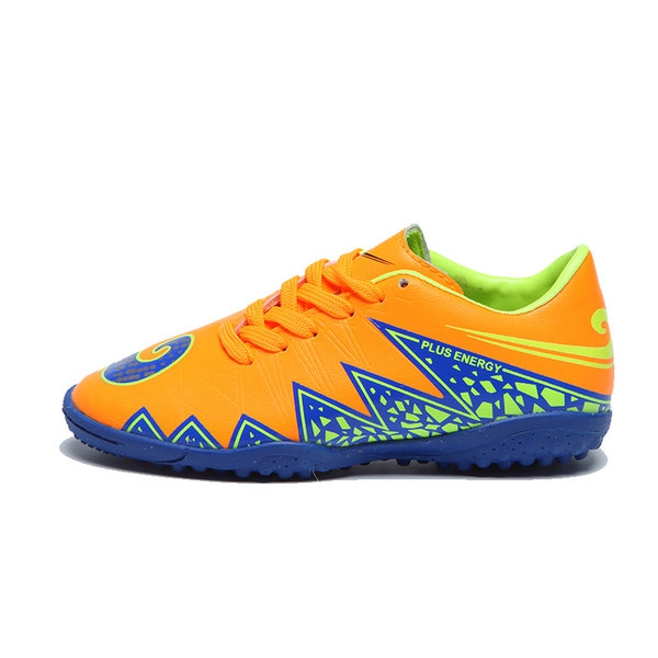 Спортни футболни мъжки обувки от изкуствена кожа в различни топ модели 