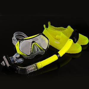 Оборудване за гмуркане и плуване - шнорхел с очила и силиконови обувки