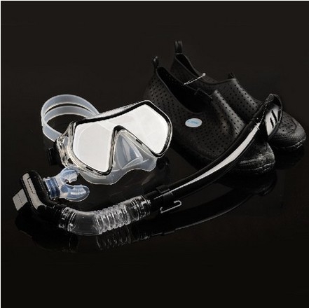Εξοπλισμός καταδύσεων και κολύμβησης - αναπνευστήρας με γυαλιά και παπούτσια από σιλικόνη