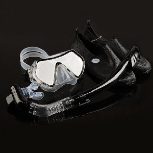 Εξοπλισμός καταδύσεων και κολύμβησης - αναπνευστήρας με γυαλιά και παπούτσια από σιλικόνη
