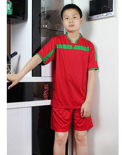 Футболни екипи с къси ръкави и панталони подходящи за деца и възрастни