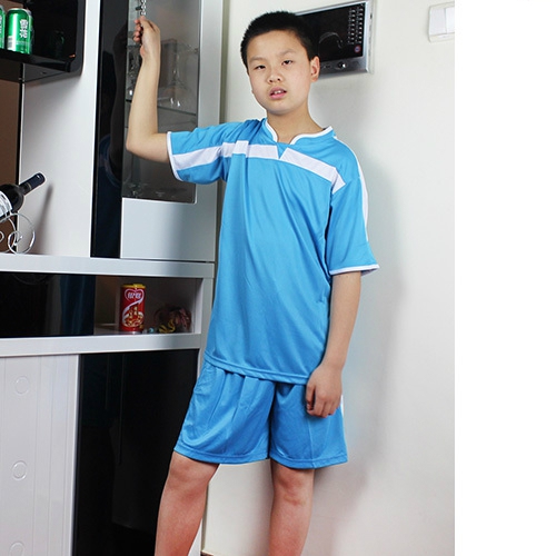 Футболни екипи с къси ръкави и панталони подходящи за деца и възрастни