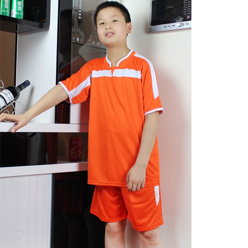 Футболни екипи с къси ръкави и панталони подходящи за деца и възрастни