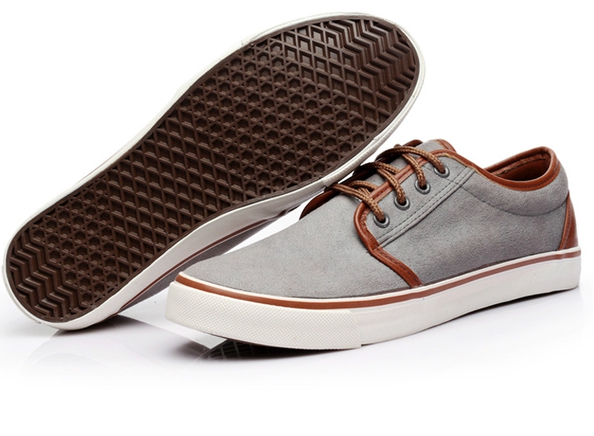 Μοντέρνα παπούτσια των ανδρών με επιφάνεια από φυσικό δέρμα μικροϊνών - Δύο κορυφαίο μοντέλο - γκρι και μπεζ
