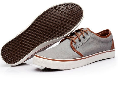 Μοντέρνα παπούτσια των ανδρών με επιφάνεια από φυσικό δέρμα μικροϊνών - Δύο κορυφαίο μοντέλο - γκρι και μπεζ