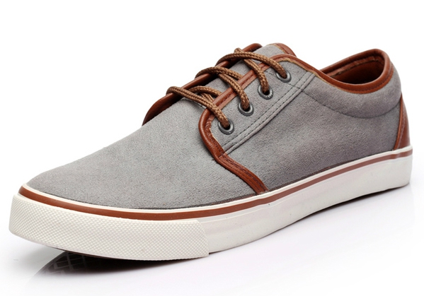 Μοντέρνα παπούτσια των ανδρών με επιφάνεια από φυσικό δέρμα μικροϊνών - Δύο κορυφαίο μοντέλο - γκρι και μπεζ