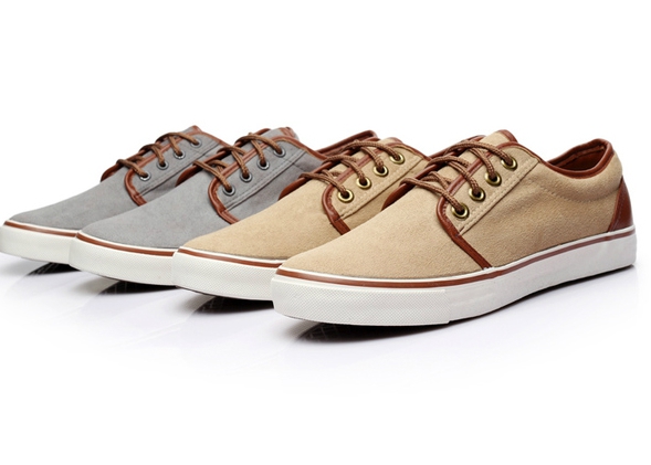 Μοντέρνα παπούτσια των ανδρών με επιφάνεια από φυσικό δέρμα μικροϊνών - Δύο κορυφαίο μοντέλο - γκρι και μπεζ