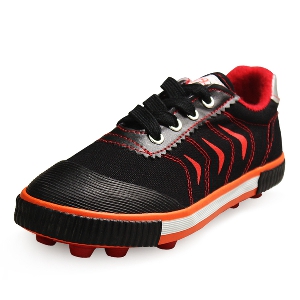 Футболни обувки за мъже - три топ модела в син, черен и червен цвят