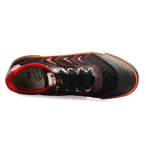 Футболни обувки за мъже - три топ модела в син, черен и червен цвят