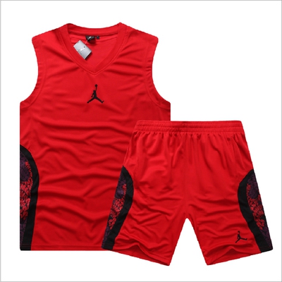 Мъжки баскетболни екипа -няколко цвята