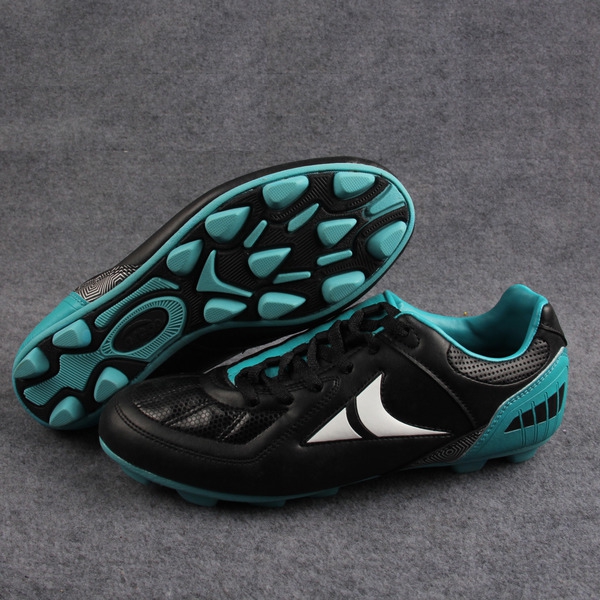 Обувки за футбол подходящи за мъже и жени - различни топ модели