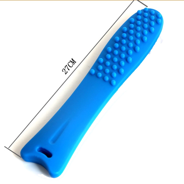 Медицински масажор в два цвята - червен и син и дължина 25 см