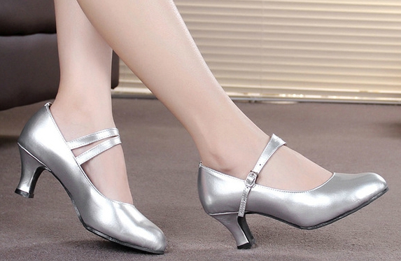 Γυναικεία παπούτσια χορού