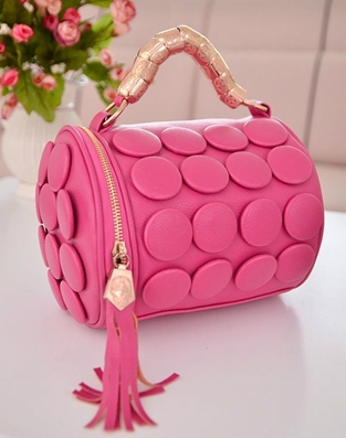 Дамска чанта с кръгли елементи