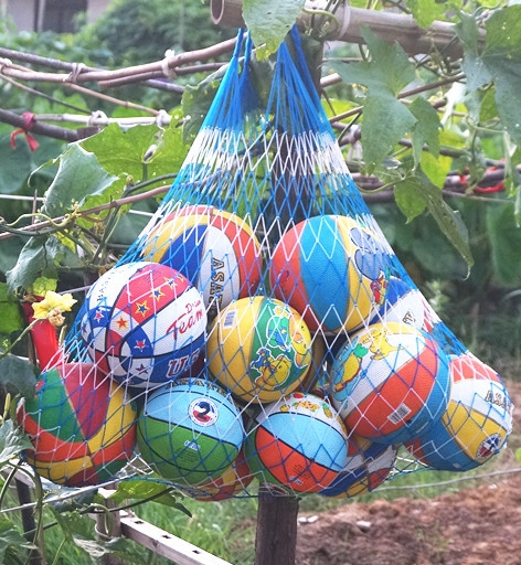 Чанта - мрежа за футболни, баскетболни и волейболни топки - червени и сини