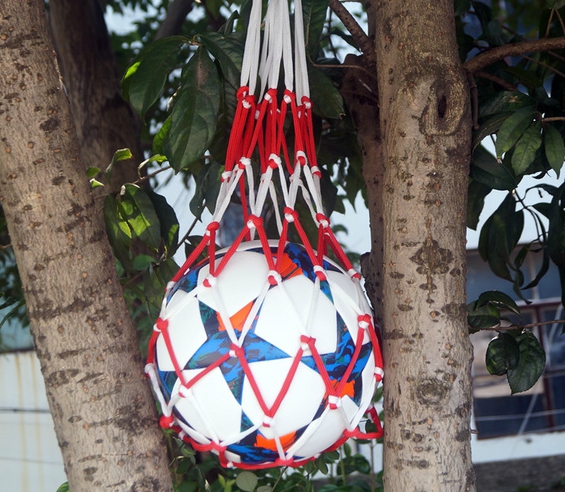 Чанта - мрежа за футболни, баскетболни и волейболни топки - червени и сини