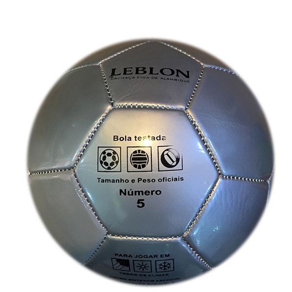 Различни модели ицветове футболни топки - сини, червени, жълти с кантове за деца, възрастни и тренировка