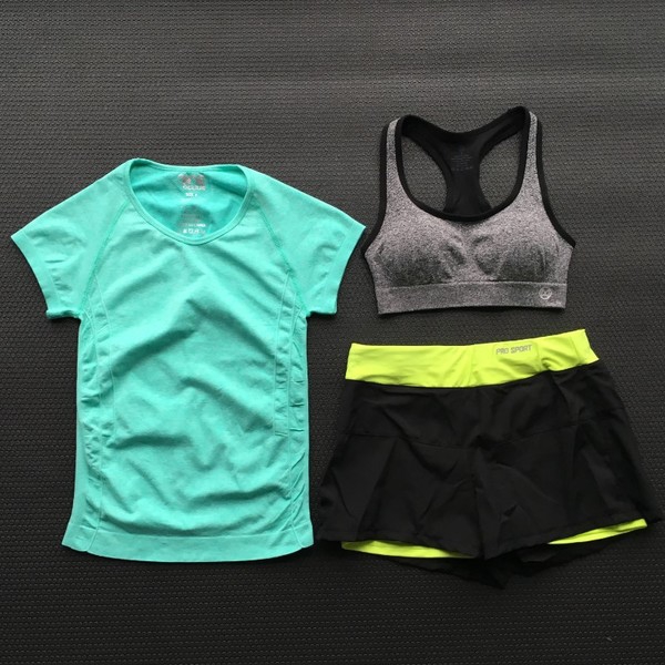 Спортен екип за фитнес- в много различни цветове и модели