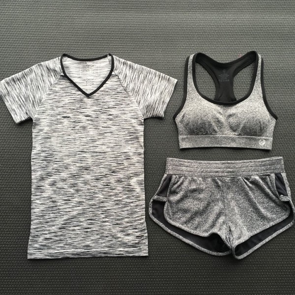 Спортен екип за фитнес- в много различни цветове и модели